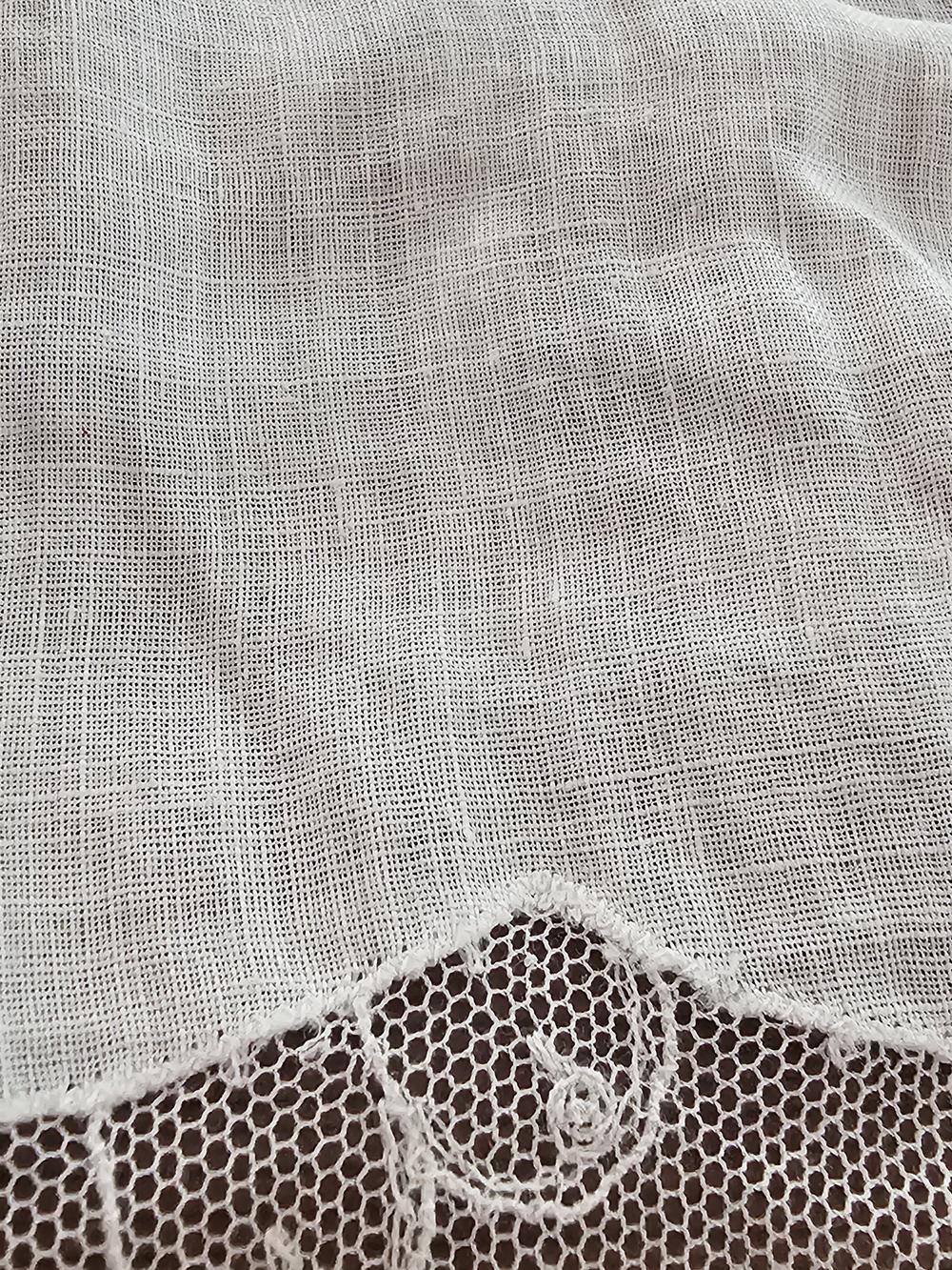 Delicate Vintage White Lace Handkerchief - Picture 2 of 4